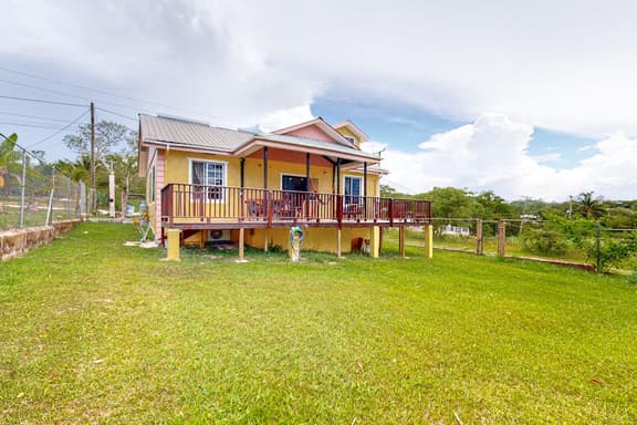 Serene villa with a large deck, gorgeous view, full kitchen, & washer dryer