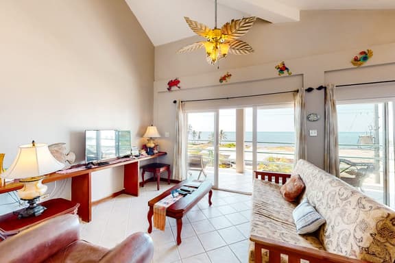 Well-Located Beachfront Apartment with Ocean View, Pool, Central AC, & WiFi