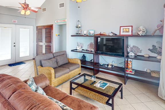 Waterfront condo with pool & high-speed WiFi - walk to the nearby beach