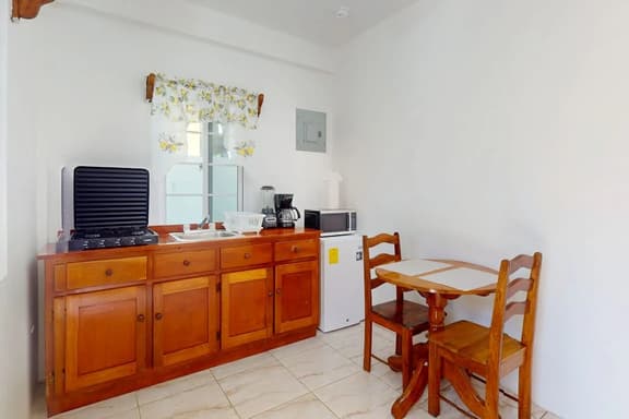Snug ground-floor haven with comfortable amenities and kitchenette