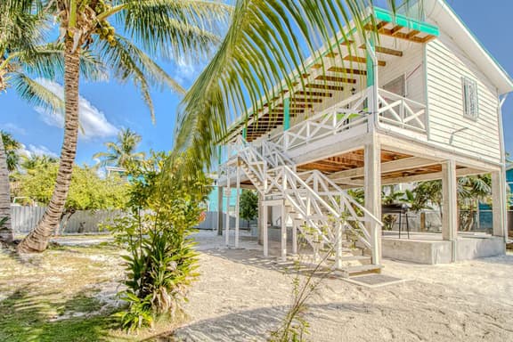 Island studio centrally located with balcony, hammock, & grill