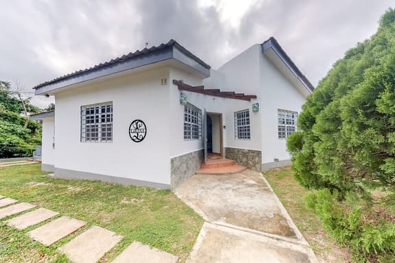 Welcoming home near town with private pool, jungle views, WiFi & partial AC