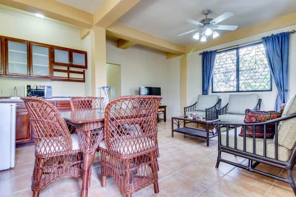 A new home in a great neighborhood w WiFi, AC - near Maya ruins