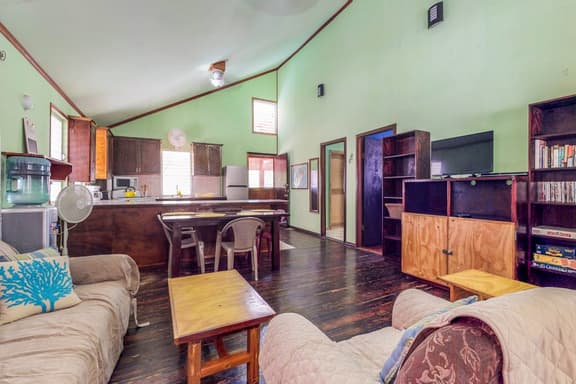 Comfortable home w casual island vibes, WiFi & partial AC - near the beach & town