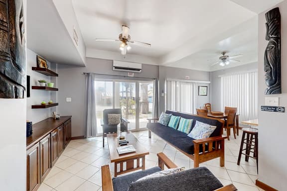 Spacious ground-floor condo with pool & patio - walk to ocean
