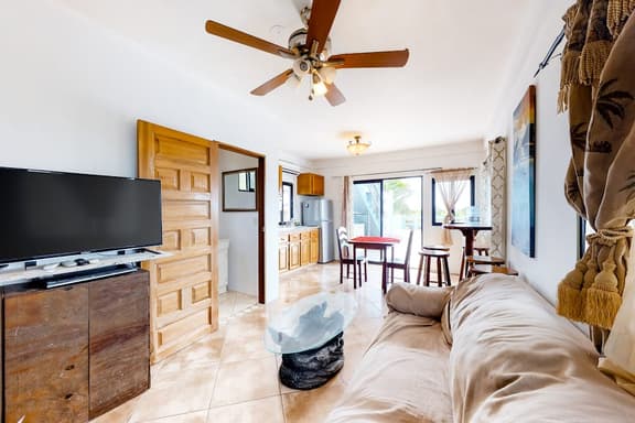 Resort Gem with Great Views, WiFi, AC, Shared Pool & Rooftop Deck