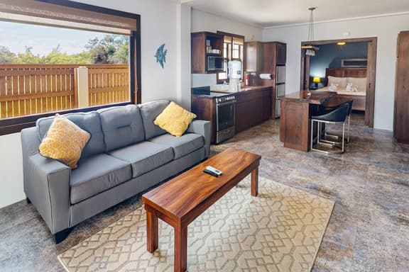 Beachfront suite with reef views - pool, bikes, canoes, dock, and grill access