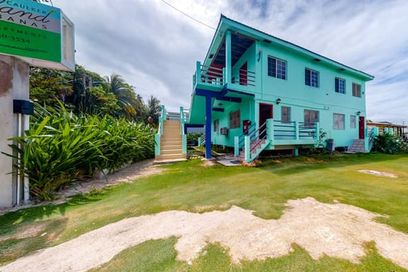 Bright studio w complimentary bikes, kitchen, picnic area, WiFi & partial AC