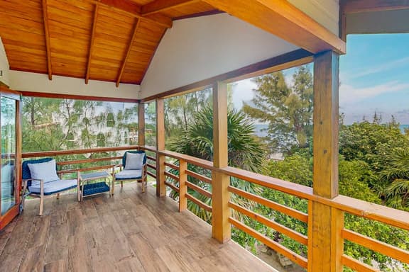 Dazzling beach stay with a balcony - pool, bikes, canoes, grill, & dock access