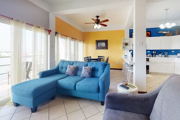 Fabulous condo w lagoon view, WiFi, central AC, shared pool & central location