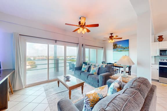 Seaside Waterfront Condo w Ocean View, Pool, Central AC & WiFi - Dogs OK