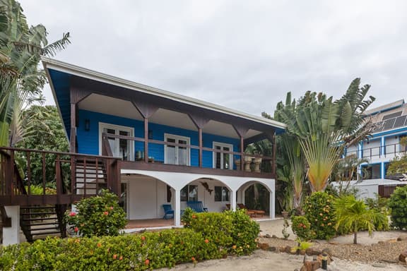 Beachfront home with dock, deck, hammocks, strong WiFi, AC & sea view