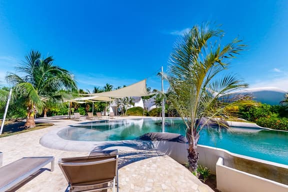Waterfront organic architecture villa with pool & AC - near lagoon