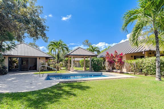 Luxurious private home in wildlife sanctuary with private pool, patio & dogs OK