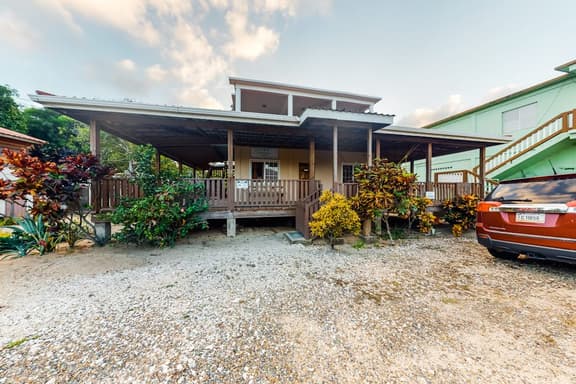 Two studios w ocean views, deck, partial AC & free WiFi - close to the beach