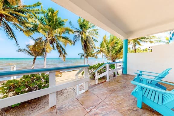 Charming beachfront condo with a kitchenette, shared pool, WiFi, & beach access