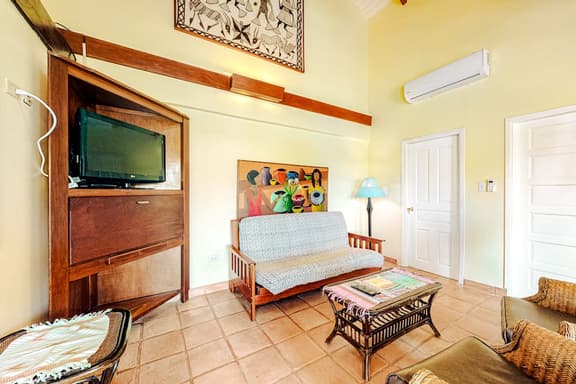 Comfortable oceanfront condo with a shared pool, ocean views & free WiFi