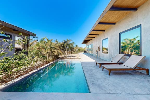 Luxury villa in gated community with tropical garden, pool & pet friendly