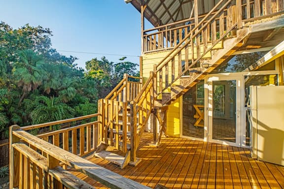 Tropical oasis with pool, large deck, modern amenities & perfect for unwinding
