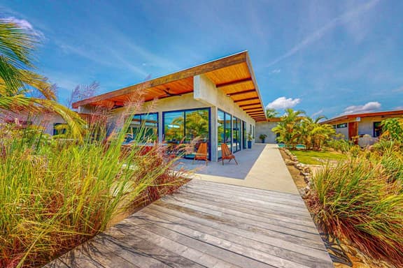 Luxury water view villa with splash pool, high speed WiFi & dog-friendly vibes