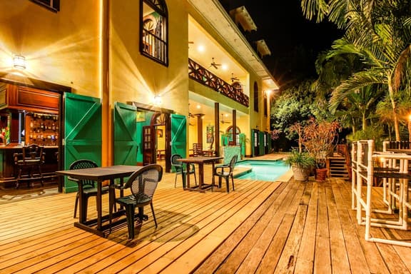 Two Riverfront Suites with Shared Infinity Pool, Balcony Views, WiFi, AC - Dogs OK