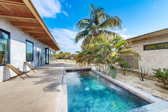 Spacious waterfront villa with splash pool, beach access & private terrace