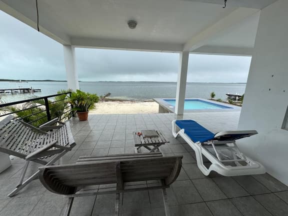 Waterfront home in a quiet area with amazing views, pool, lanai & hammock