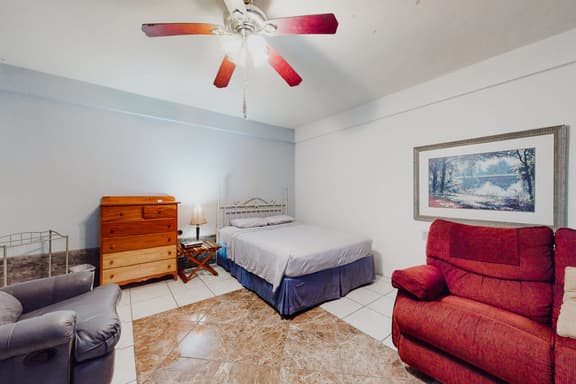 Roomy Casita - Shared Pool - Free High-Speed WiFi, AC