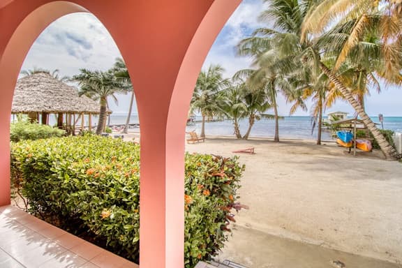 Beachfront condo w Caribbean Sea view, shared pool & dock, partial AC & WiFi - Image 1