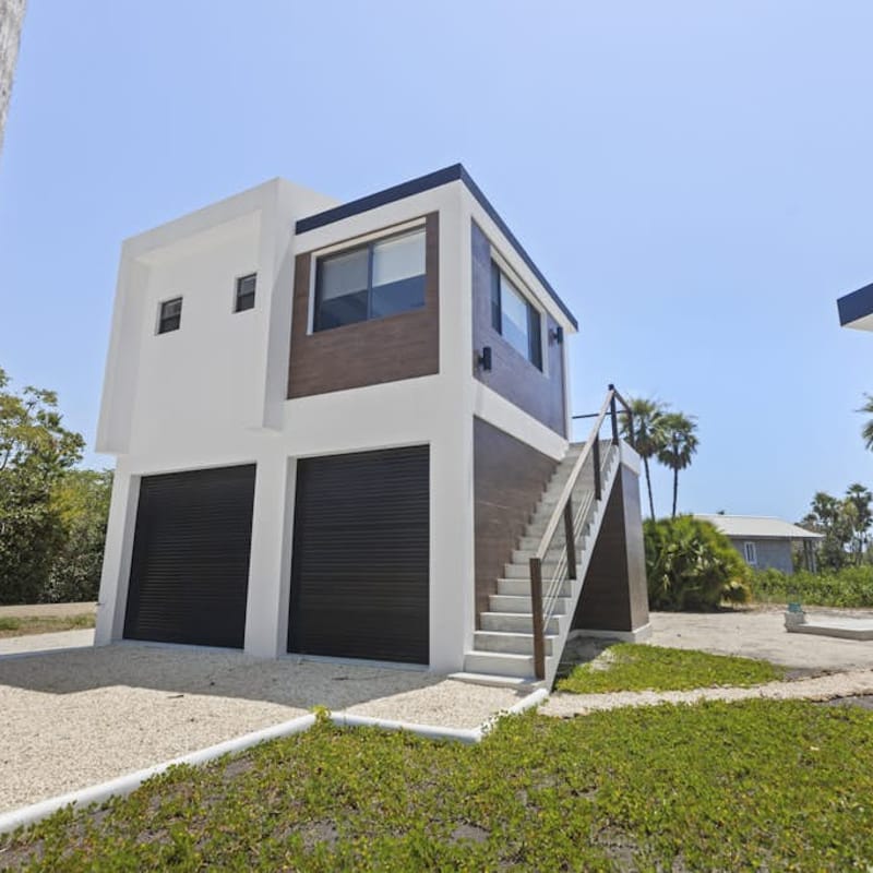 Charming lagoon front apartment with kayaks, SUPs, & nearby beach